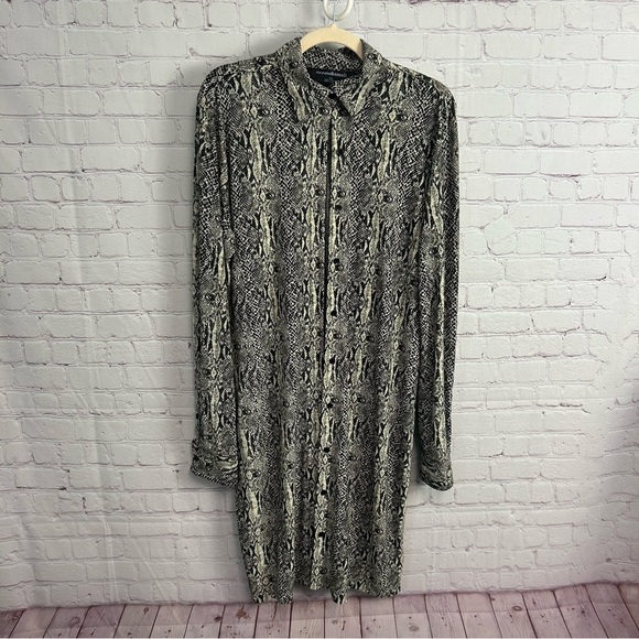 Norma Kamali Button down shirt dress in snake print 2023 stretch retro chic LG - Picture 3 of 13